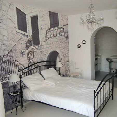 Studio Apartment For 2 Adults And 1 Child Макарска Экстерьер фото