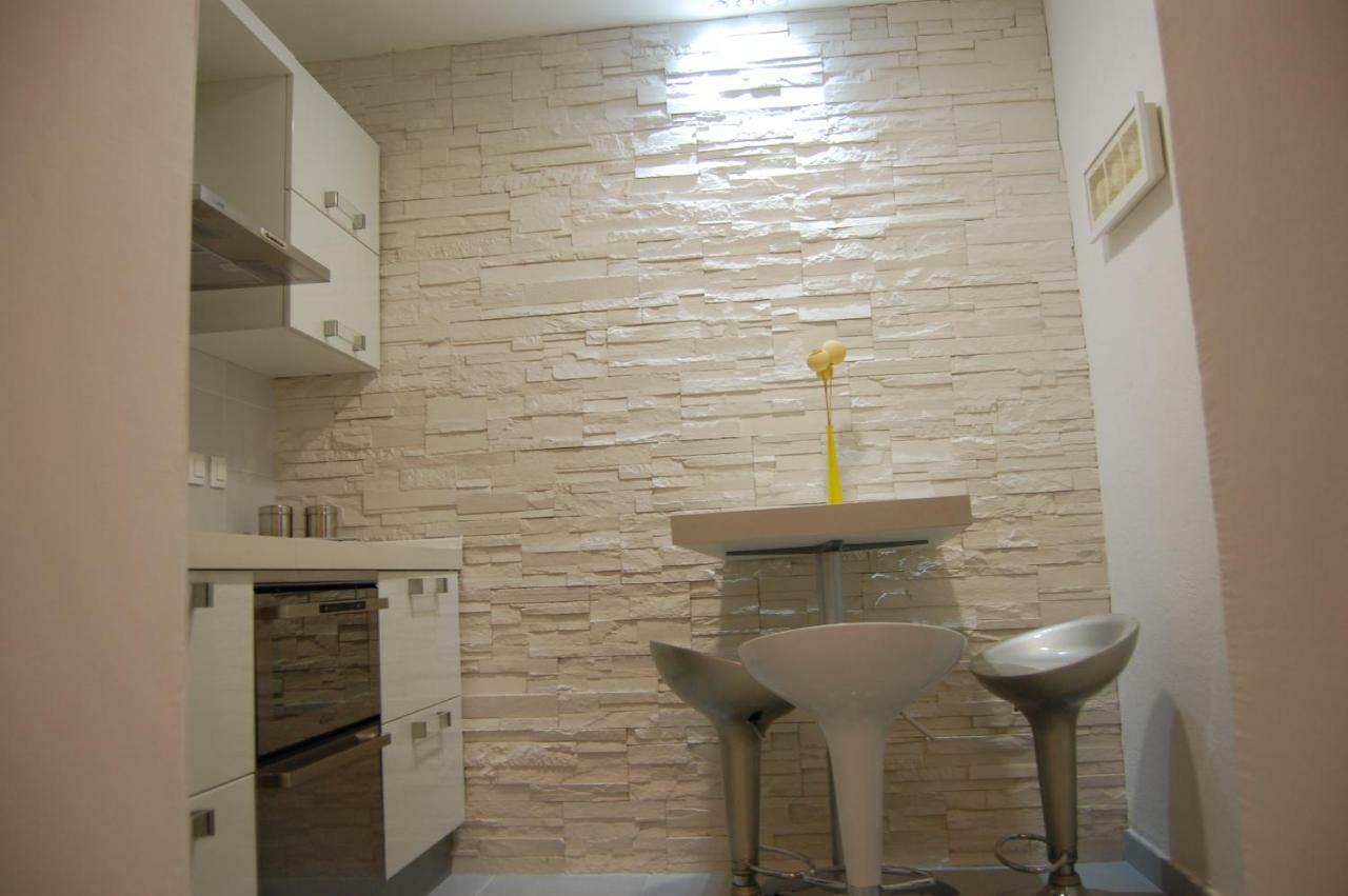 Studio Apartment For 2 Adults And 1 Child Макарска Экстерьер фото