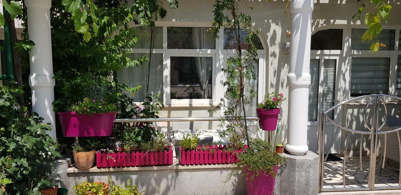 Studio Apartment For 2 Adults And 1 Child Макарска Экстерьер фото